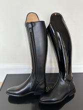 Load image into Gallery viewer, Petrie patent boot to order