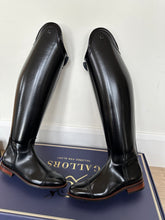 Load image into Gallery viewer, Gallors boot order