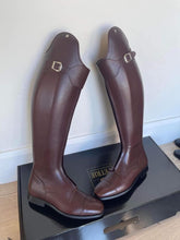 Load image into Gallery viewer, Petrie Athene boot order