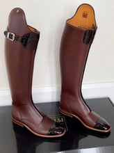 Load image into Gallery viewer, Petrie Athene boot order