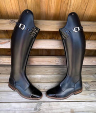 Load image into Gallery viewer, Petrie Athene boot order