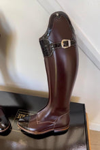 Load image into Gallery viewer, Petrie Athene boot order