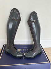 Load image into Gallery viewer, Gallors boot order - Grey