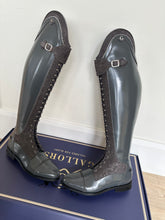 Load image into Gallery viewer, Gallors boot order - Grey