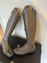 Load image into Gallery viewer, IR Lace boots - Grey

