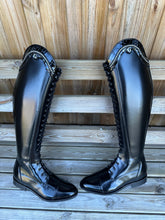 Load image into Gallery viewer, Gallors boot order
